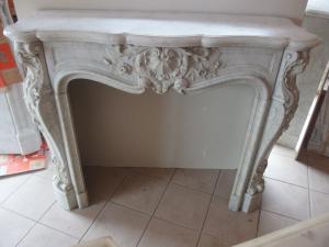 CAMINO IN MARMO BIANCO DI CARRARA SCOLPITO STILE LUIGI XV FRANCIA cm L132xP43xH109